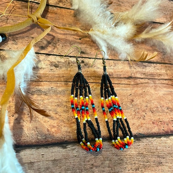 Western beaded earring - Picture 3 of 5